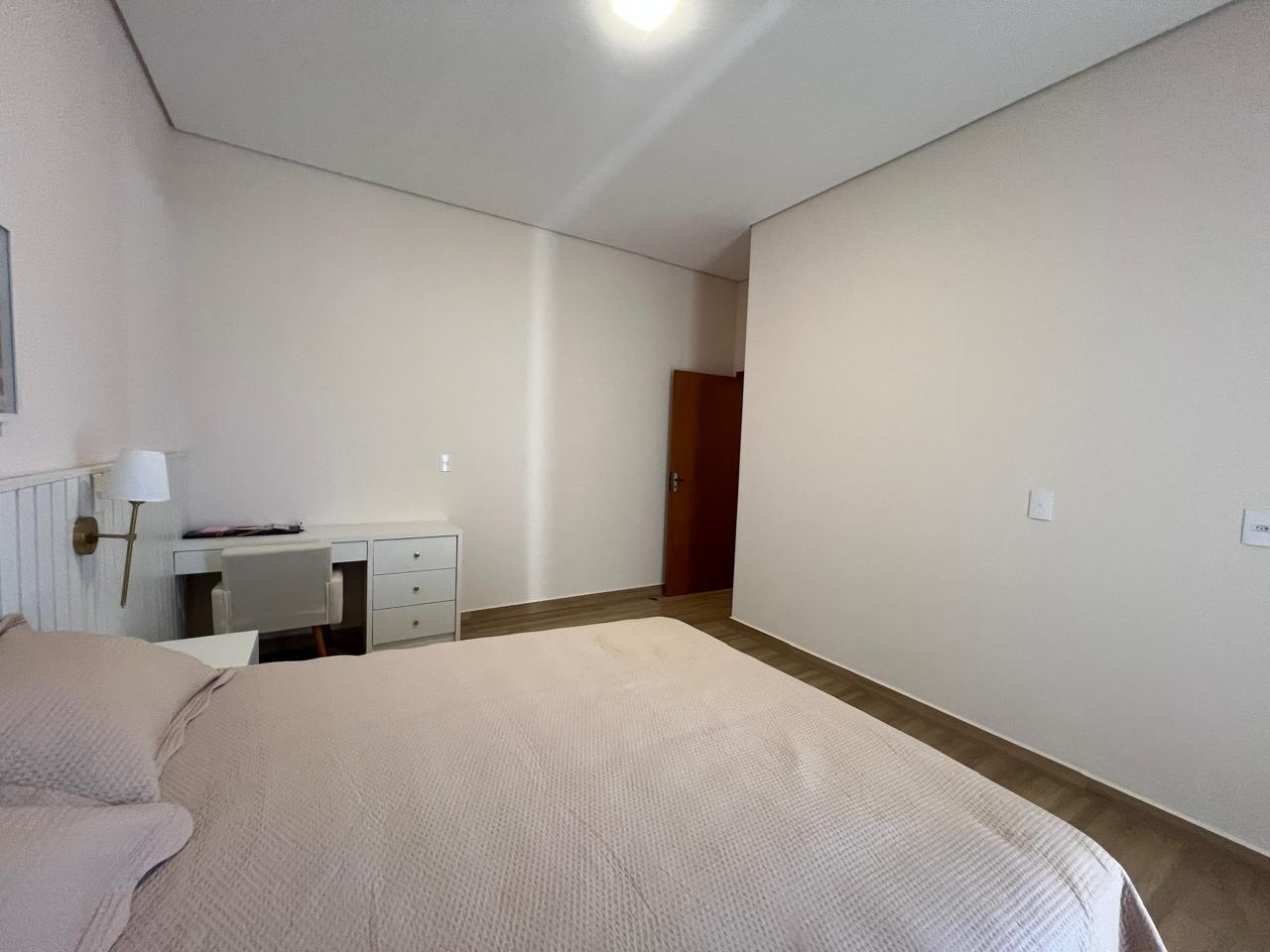 Quarto lindo e mobiliado suíte ampla